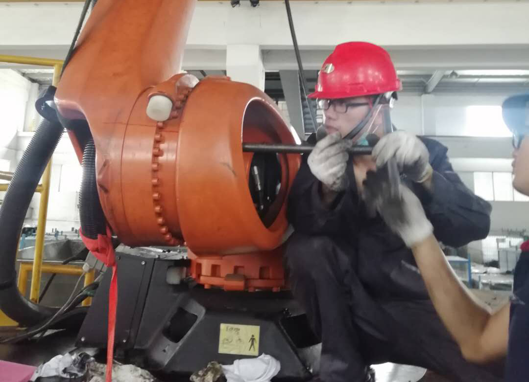 库卡机器人现场维修